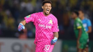 Read more about the article Mamelodi Sundowns goalkeeper Ronwen Williams misses out on the final World Goalkeeper of the Year shortlist,with Emiliano Martínez, Manuel Neuer, and Ederson making the top three