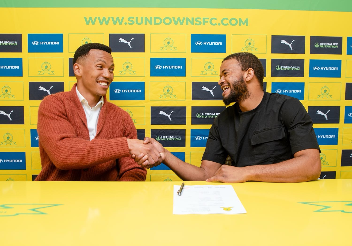 Read more about the article “Jayden Adams’ Arrival: Is This the Final Chapter for Sipho Mbule at Sundowns?”